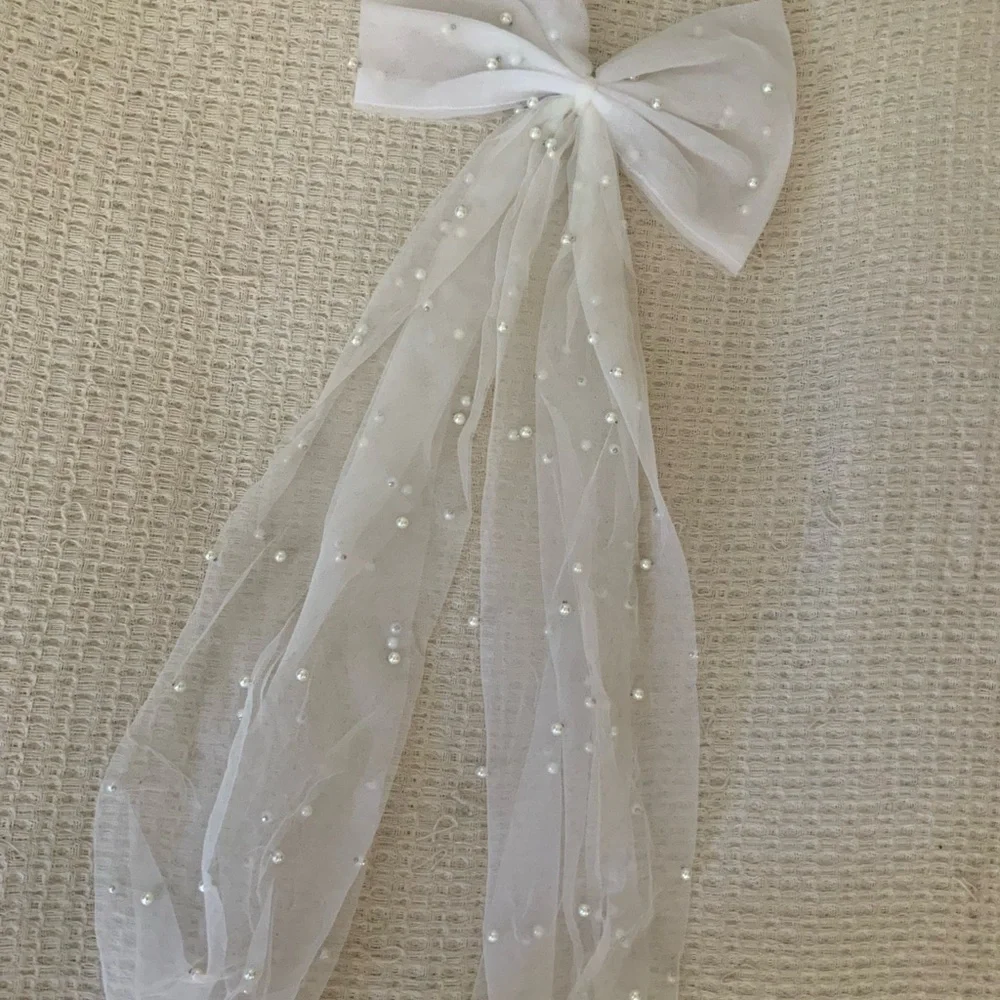 Free People White Bridal Pearl Wedding Hair Bow Veil Accessory